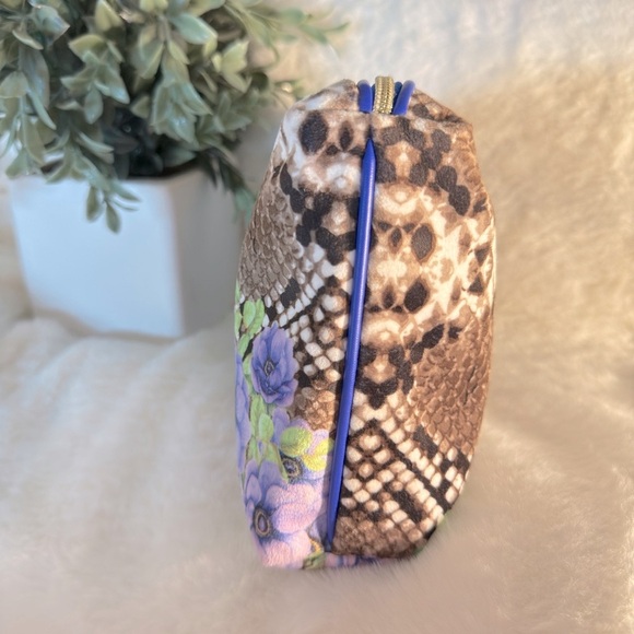 Estee Lauder Butterfly 🦋 and 🌹 Roses Makeup Bag - Picture 4 of 8